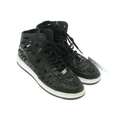 Nike fekete magasszárú cipő