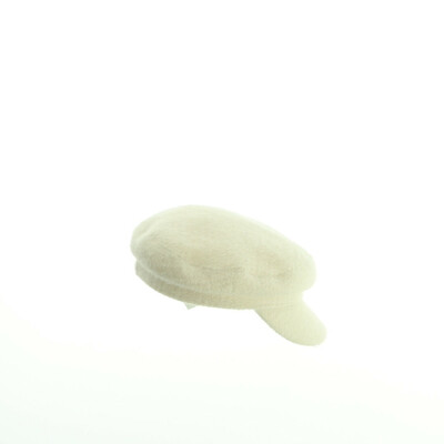 Reserved fehér sapka