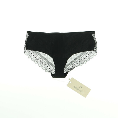 Anna Field fekete alsónemű