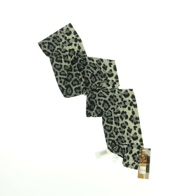 Alfredo Pauly szürke kendő